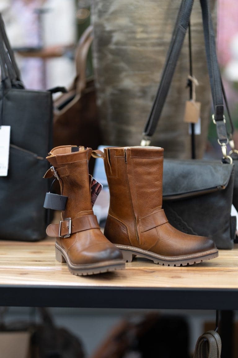 Intratuin Breda kleding afdeling schoenen met bruine leren laarsjes