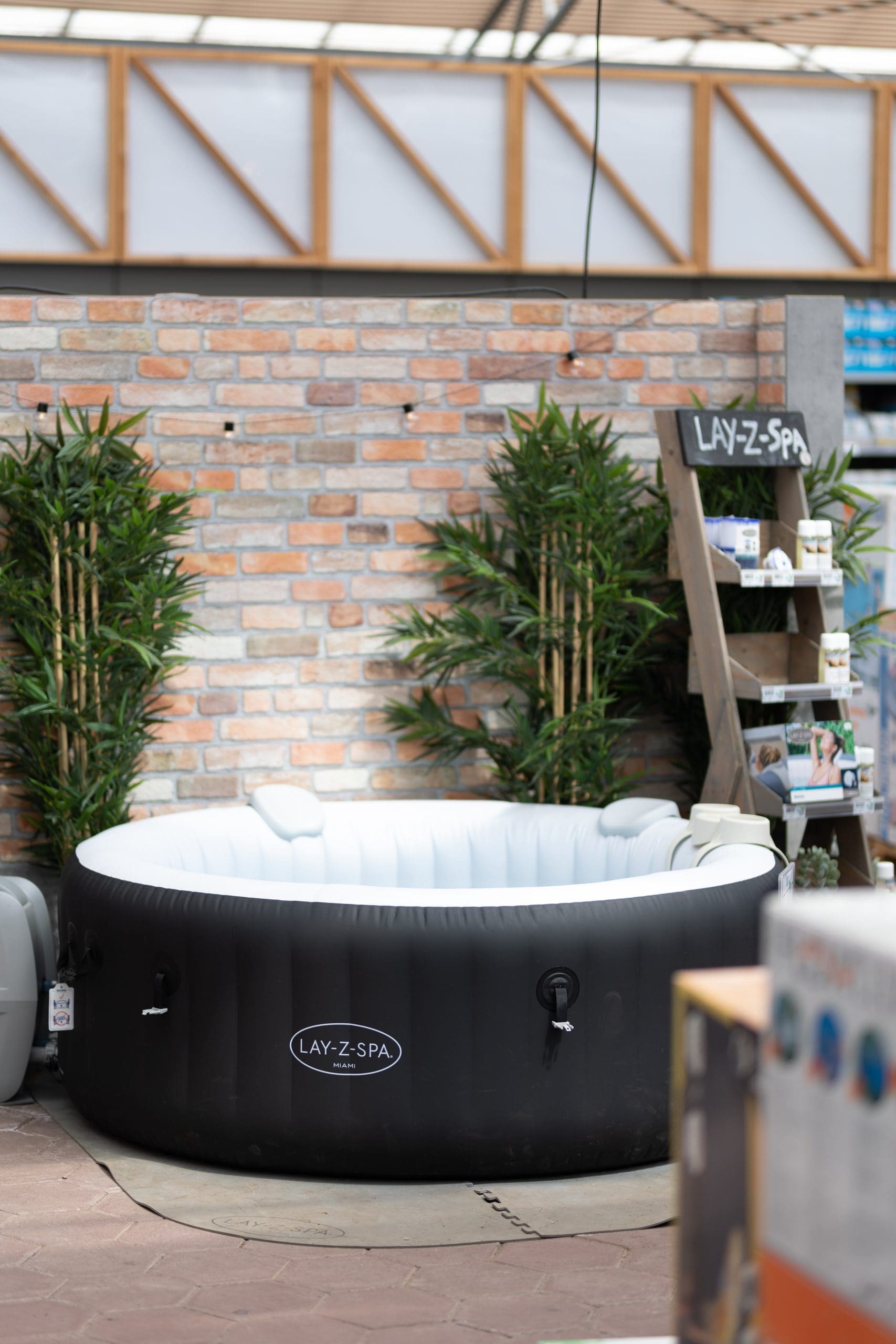 zwembaden opblaas jacuzzi van Lay-Z spa